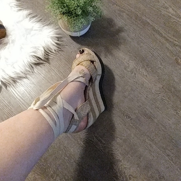 HALOGEN SUNSET ROPE WEDGE ESPADRILLE
Size 7 - Picture 7 of 8